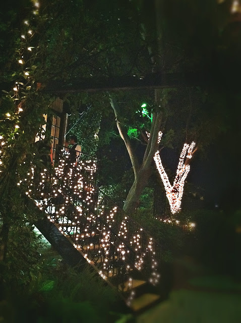 The Wedding Trail: Courtyard on St. James Place